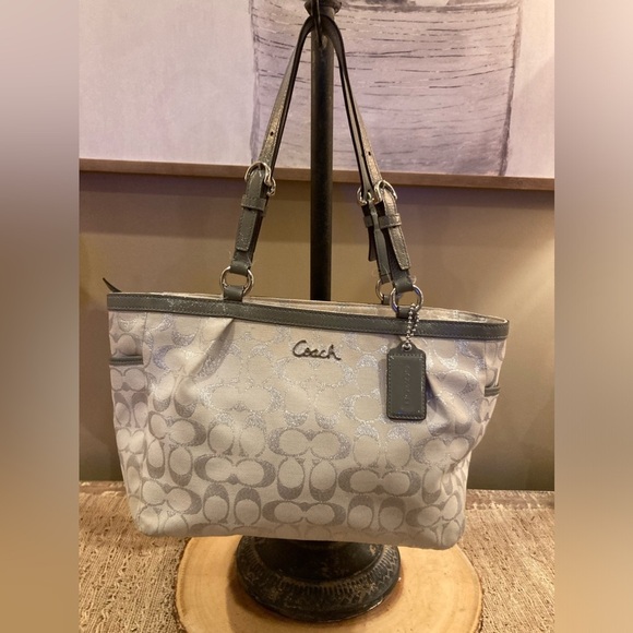 Coach Gallery Lurex East/West Tote Signature Silver Grey Patent Purse F17724‎ - Picture 1 of 8